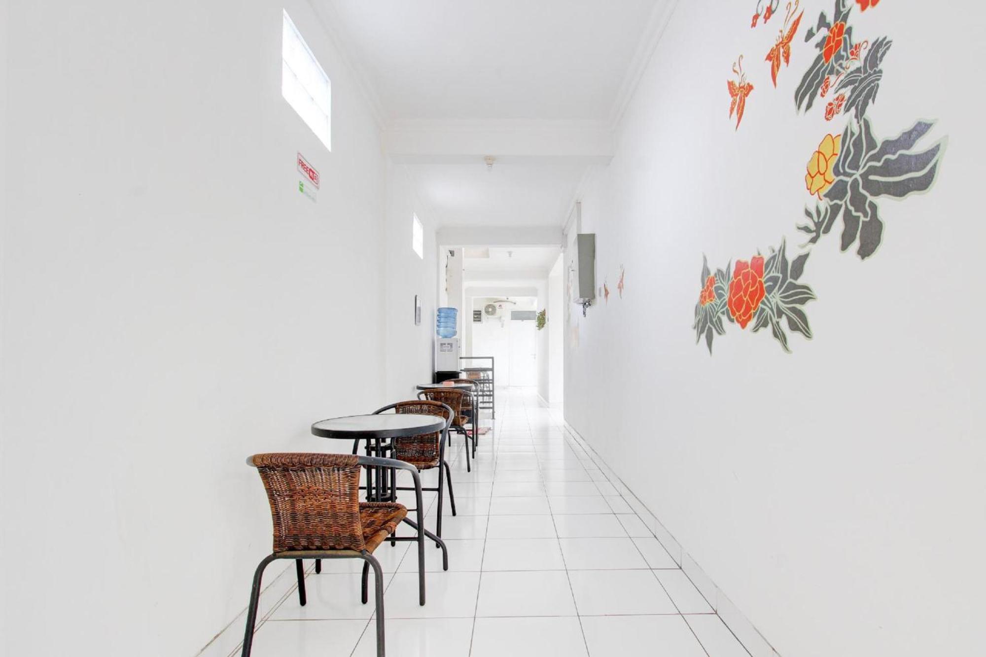 RedDoorz Syariah @ Wisma Arya 2 Maguwo Zewnętrze zdjęcie